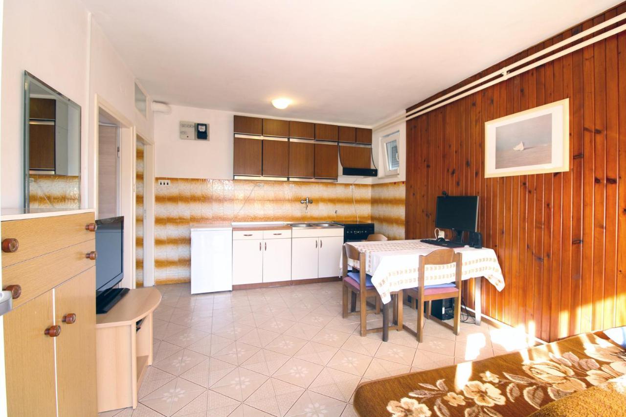 Apartments Valerija 847 Pula Exterior photo